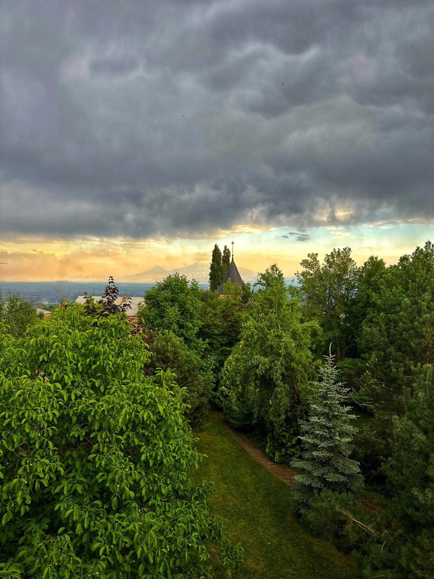 Ma Бюракан Экстерьер фото